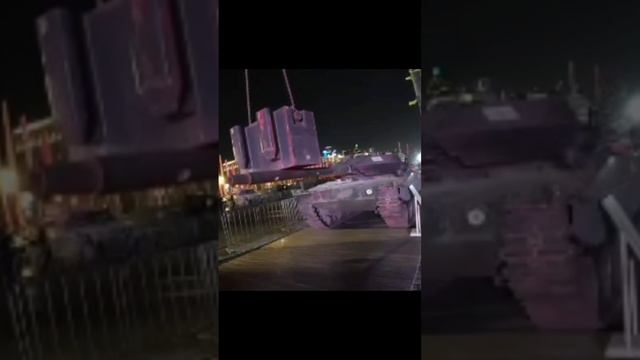 Трофейные танки ломают в Москве