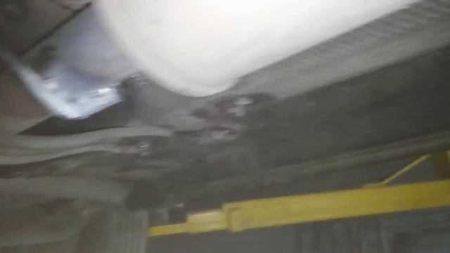 Лада Веста опора резонатора