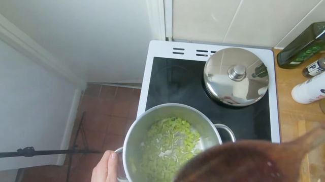 Creamy celery and potato soup | Vegan recipe