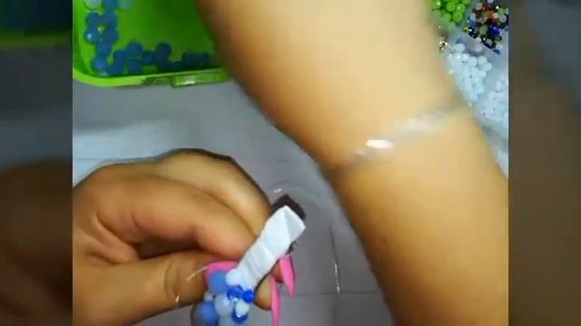 Как обшить заколку бусами мастер клас/How to cover a barrette with beads