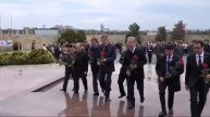 В Азербайджане прошел «Бессмертный полк» и церемония возложения цветов к монументу «Братская могила»