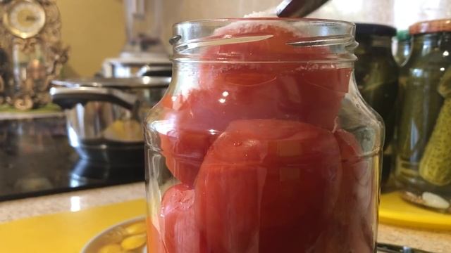 Помидоры половинками на зиму! Быстро, просто, очень вкусно!!!