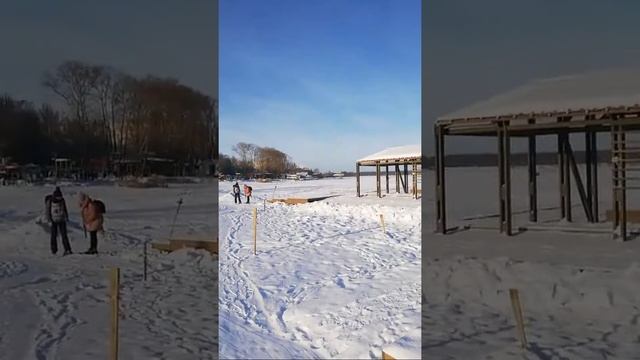 ПИНГВИН?НА СНЕЖНОМ? ОЗЕРЕ