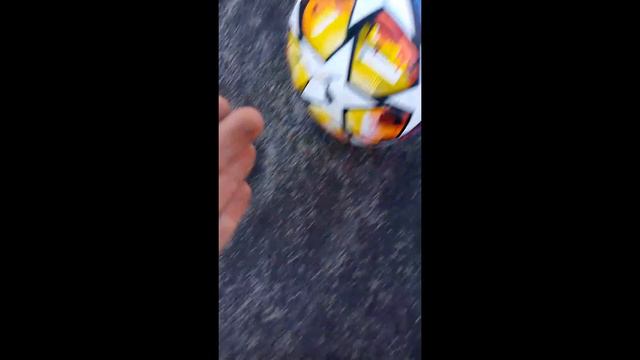 Ярик купил новый мяч