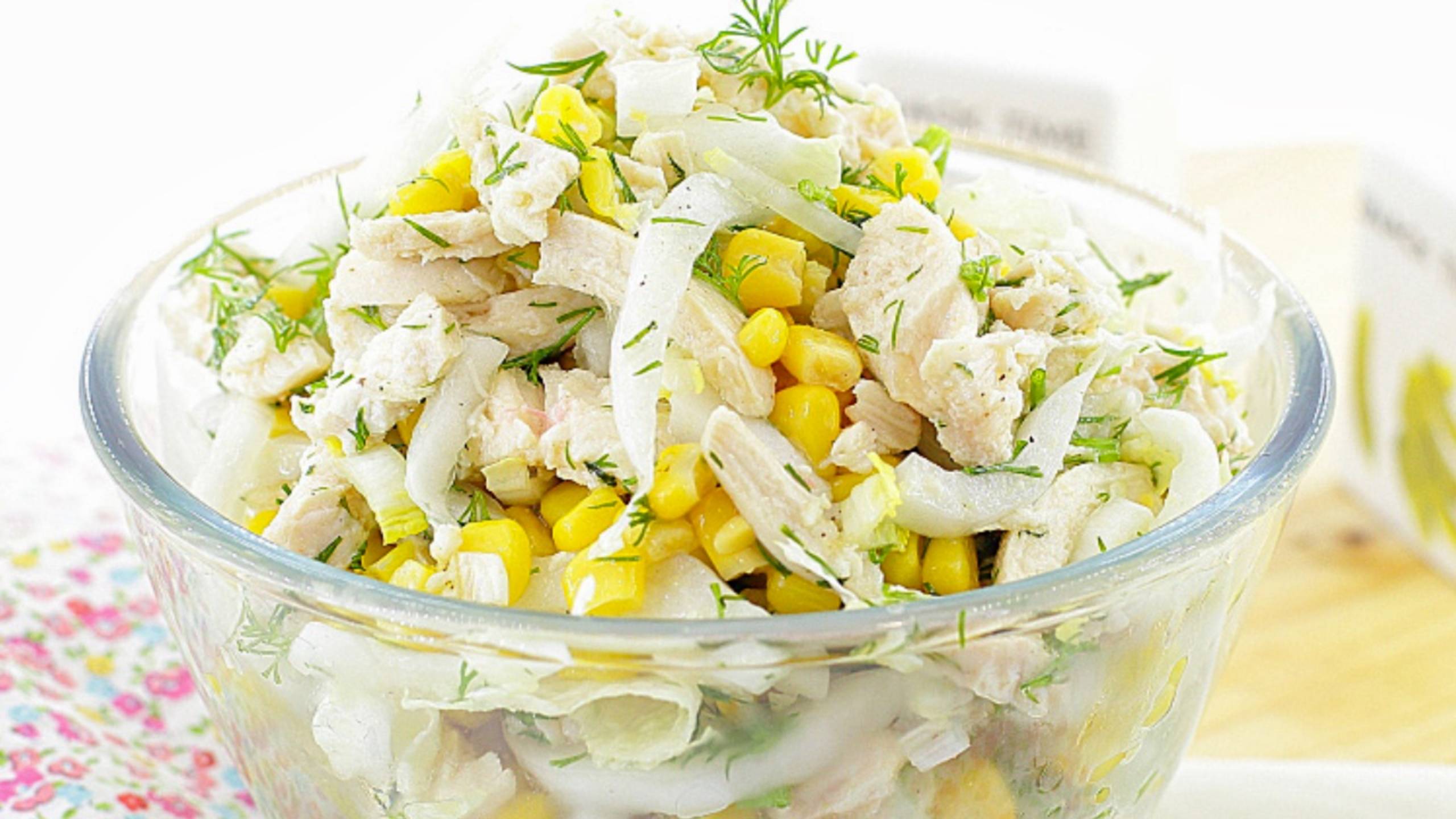 🥗 Салат из пекинской капусты, курицы и кукурузы — рецепт вкусного ужина