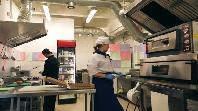 Три четверти профессиональная доставка пиццы суши лапши Вок в Калининграде.