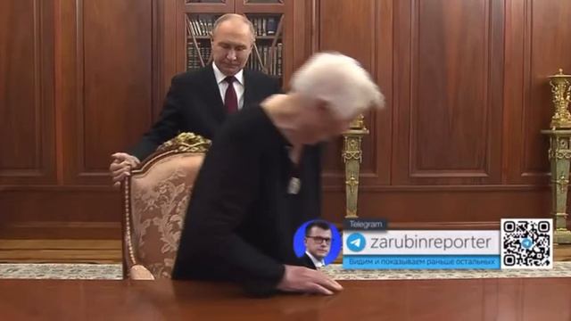 Особые кадры: Тёплая встреча Владимира Путина со своей классной руководительницей - Верой Гуревич.