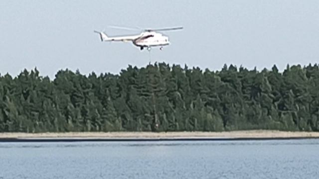 Вертолёт на Мугреевском озере 4