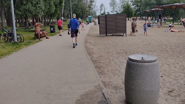 Прогулка по Липецку. Центральный пляж. Много людей. 1 июня 2024.