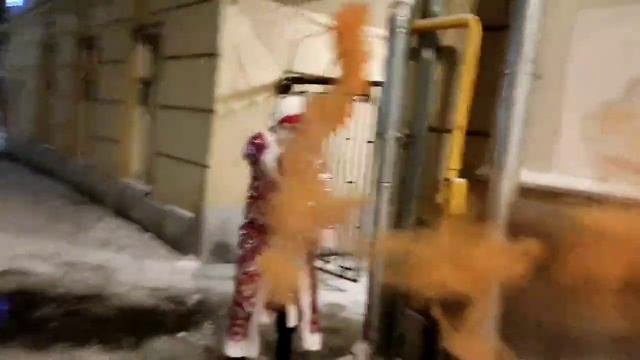 ДЕД МОРОЗ ДАРИТ ПОДАРКИ
