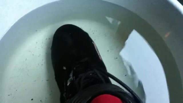 TCX X-Cube Waterproof тест на водонепроницаемость