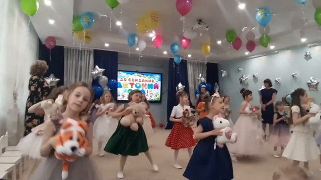 Танец с любимыми игрушками