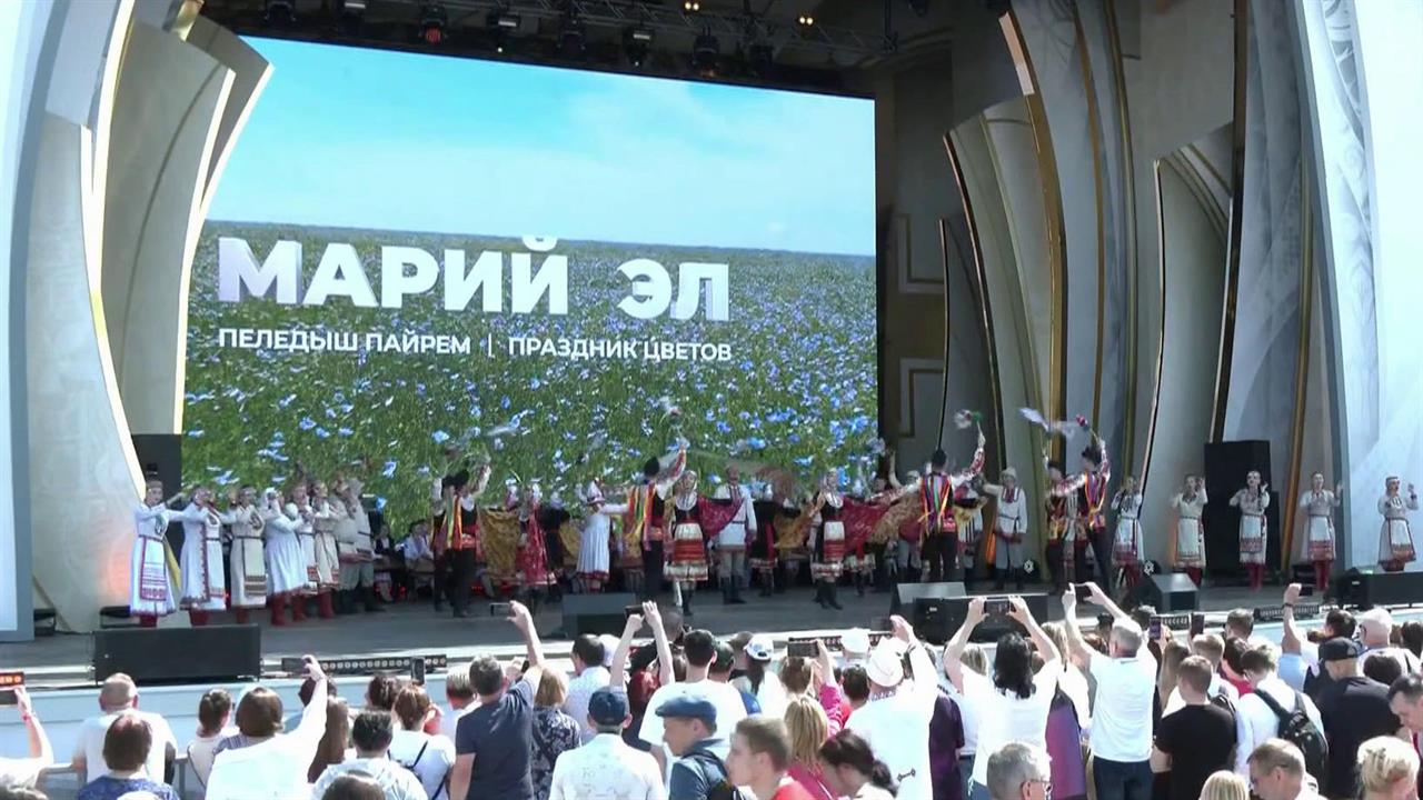 На ВДНХ отметили национальный праздник цветов Республики Марий Эл