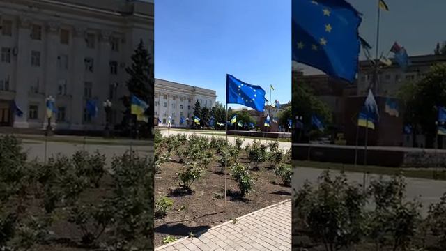На Украине сегодня отмечают "День Европы" — так выглядит "Площадь Свободы" в Херсоне.