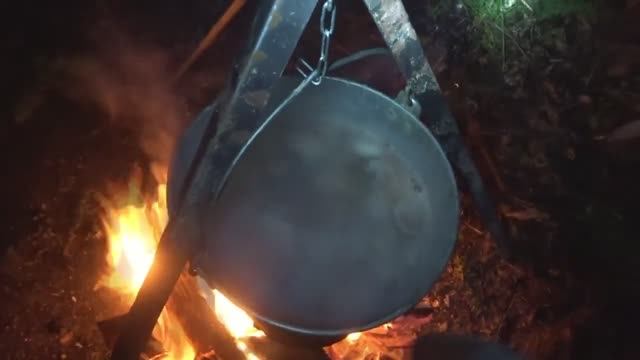 Уха на костре _ Оладьи с кабачком и мясным фаршем