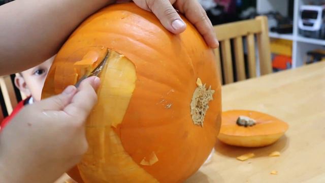 Spooky Halloween Pumpkin Carving Idea #halloween2020