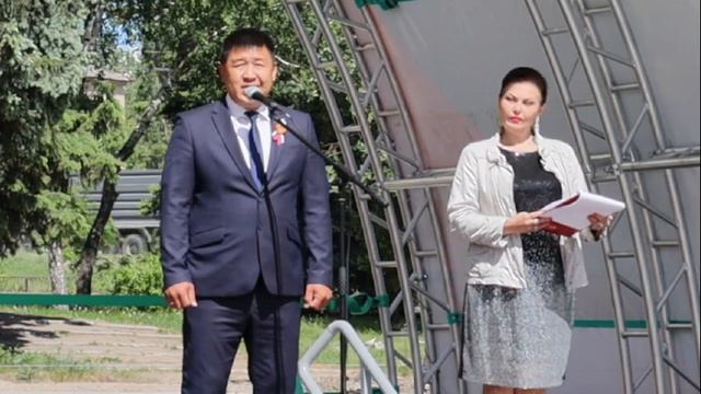 Представитель региона-шефа поздравил антрацитовцев с 10-летием ЛНР