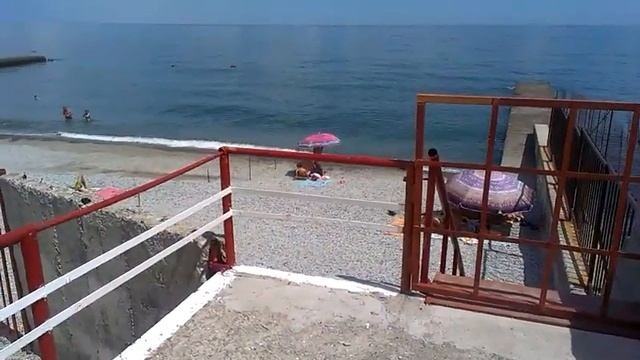 Бесплатный пляж в Алуште под замок
