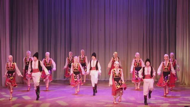 Ансамбль танца "Кудринка" - Болгарский танец. Средняя группа