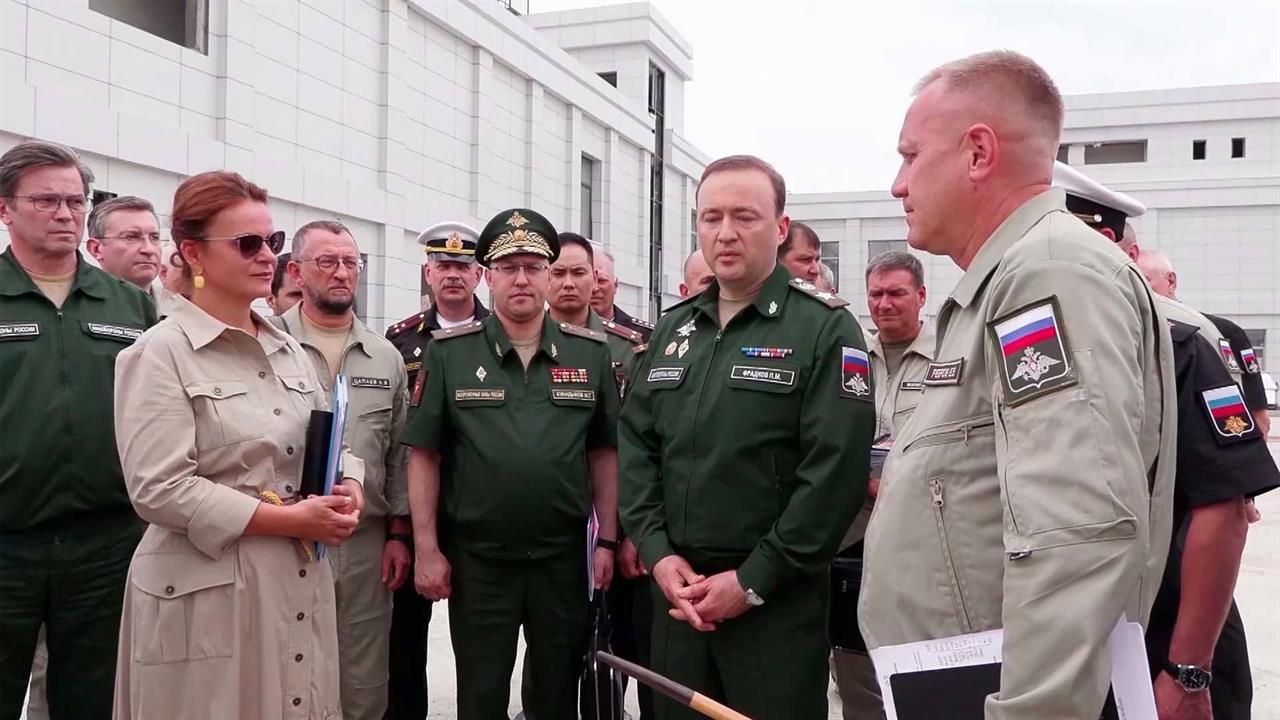 Заместители министра обороны Анна Цивилева и Павел Фрадков в Дагестане проверили ход строительств...