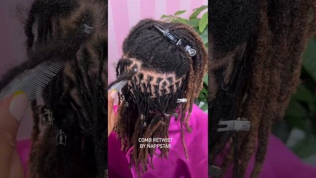 Comb Retwist by NappStar ✨? Book your appointment now www.NappStar.com #locstyles #locretwist