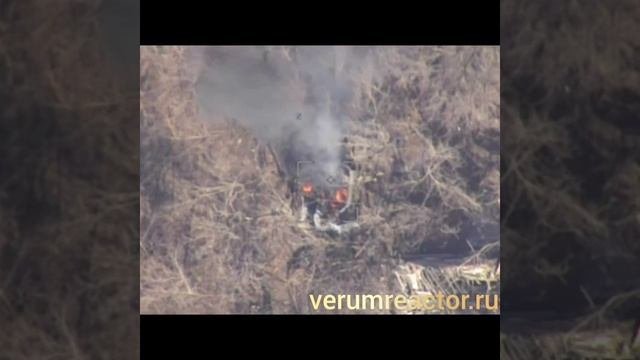 Уничтожение Ланцетом танка ВСУ на южном фланге Бахмута и безуспешная попытка ВСУшников его потушит