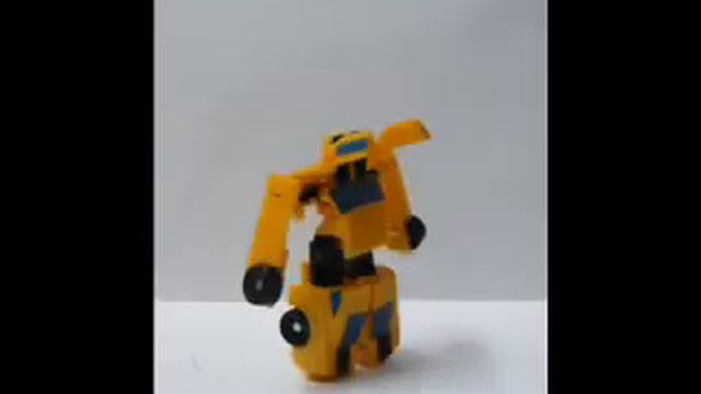 Bumble bee toy transformation in stop motion