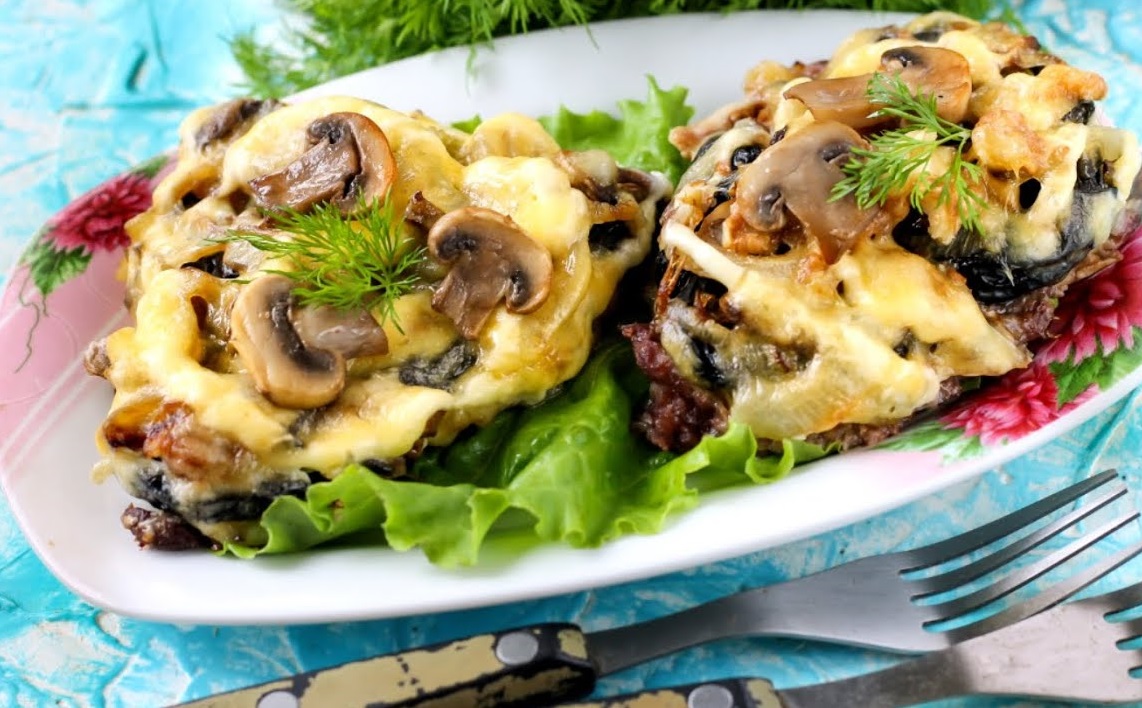 Вкусные отбивные с грибами.отбивные.мясо в духовке.мясо с грибами.грибы в духовке.грибы.мясо.