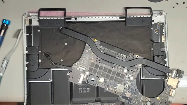 15" Retina MacBook Pro Mid 2015 A1398 Complete Disassembly Bare Keyboard Replacement Part 1 of 2