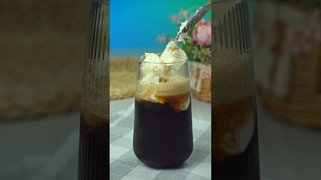 Коктейль из колы и мороженого 🍦