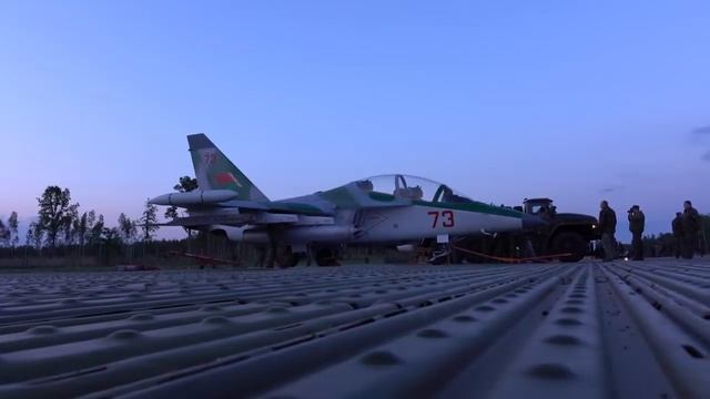 Военные самолеты успешно приземлились на трассу М-4. Су-25 даже впервые ночью