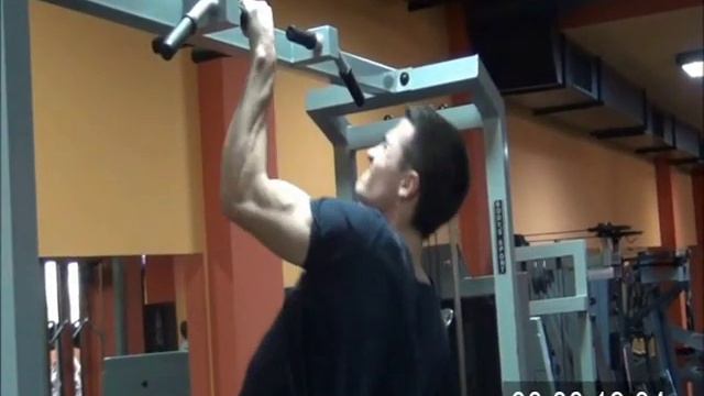 MUST SEE - World Record of Guiness - 12 Pull Ups On One Hand ! Amazing