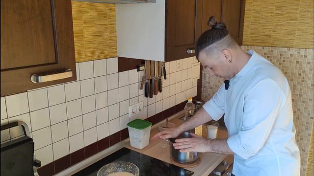 Восточный шоколадный десерт Islak Kek Tarifi, или турецкий брауни с молочным кремом.