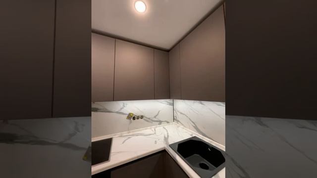 Mebel Zeus Угловая кухня с стеклянной витриной