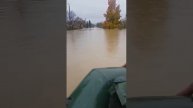 Хадыженск затопило после сильных ливней. Люди передвигаются на лодках. Краснодарский край. Юг России