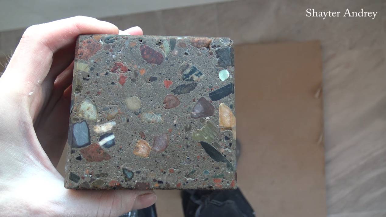 Что будет если поднять этот кусок бетона на свет?