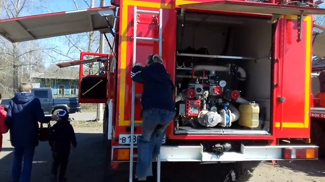 Пожарные машины в Тайшете _ Fire trucks _ 火机 _ 消防機 _
 Yanğınsöndürən maşınlar_ النار آلة