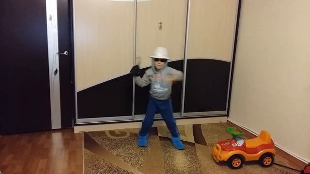 Юный исполнитель хитов, восходящая звезда и капитан Крюк