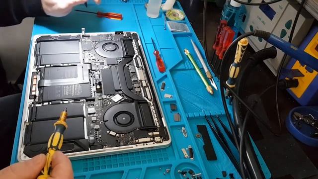 A1989 Macbook Pro 2018 Disassembly - Take Apart.