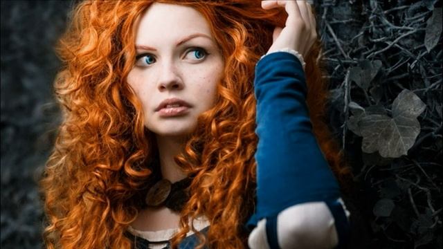 Она далеко не красавица - рыжая толстая... А он - красавчик который бросает девушек на раз