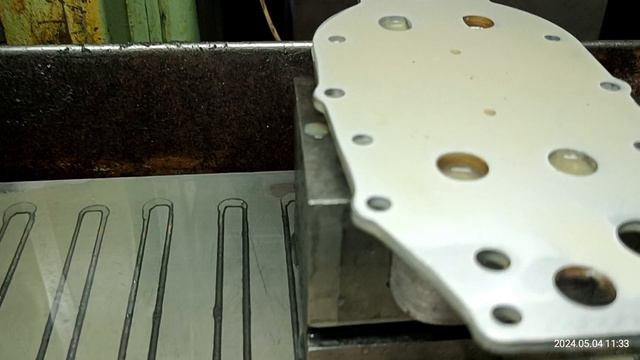 шлифовка масляного радиатора автомобиля Land Rover на плоскошлифовальном станке 3г71м