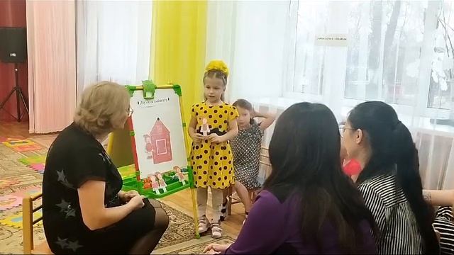 Фрагмент коррекционно логопедического занятия "В стране гласных звуков" с участием родителей.