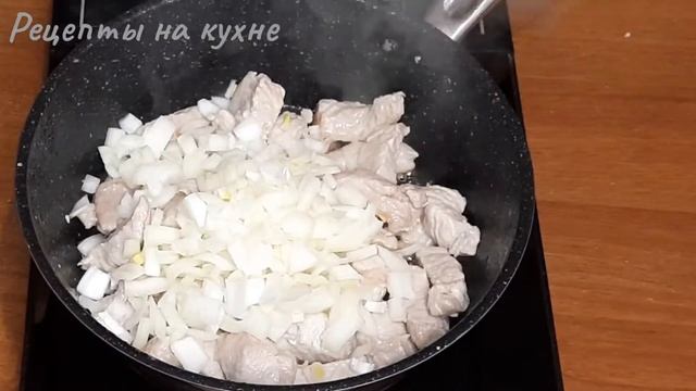 Тушёный картофель с мясом в горшочках.