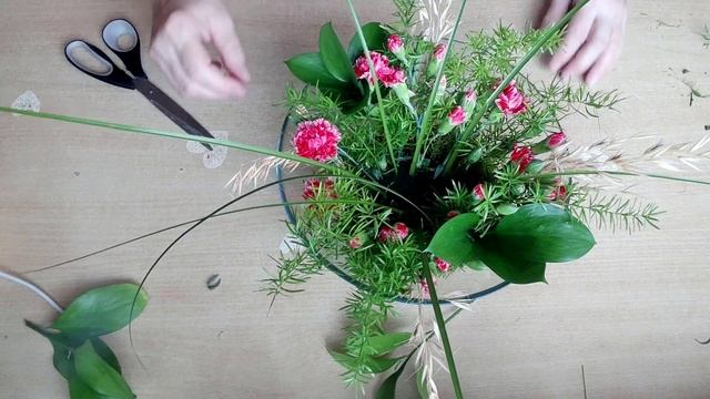 Svietnik na stôl (sklenená nádoba so živými kvetmi)