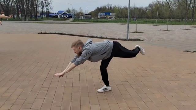 Ко Дню космонавтики молодые активисты Зерноградского района провели «Космическую зарядку»