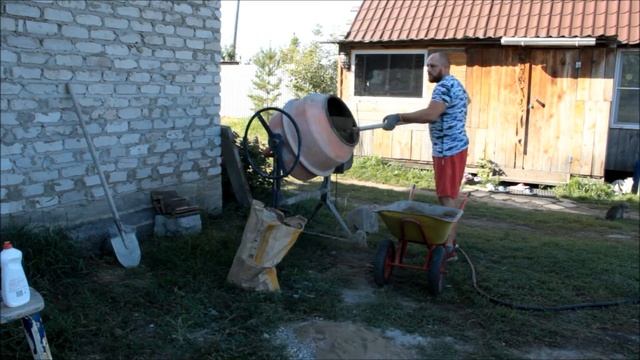 Достраиваю навес для сена  Строю дом