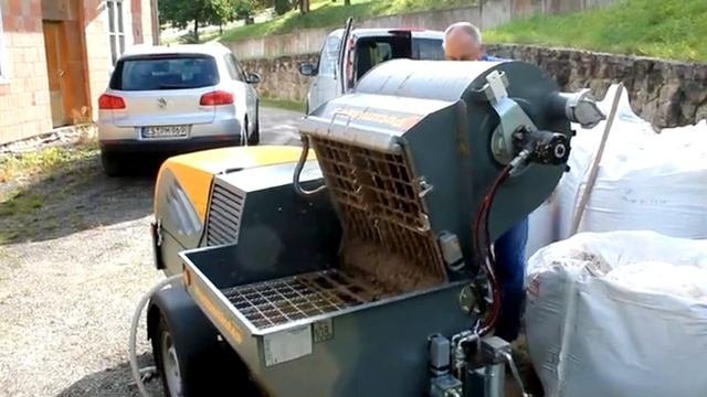 Putzmeister: SP 11 TMR spraying clay plaster