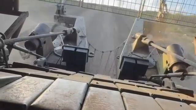 ⚡️В зоне СВО была обнаружена новая версия танка с названием «Черепеха»