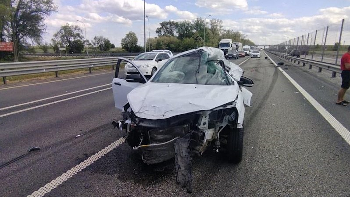 Не уступил дорогу: водитель легковушки погиб в ДТП с большегрузом на Кубани