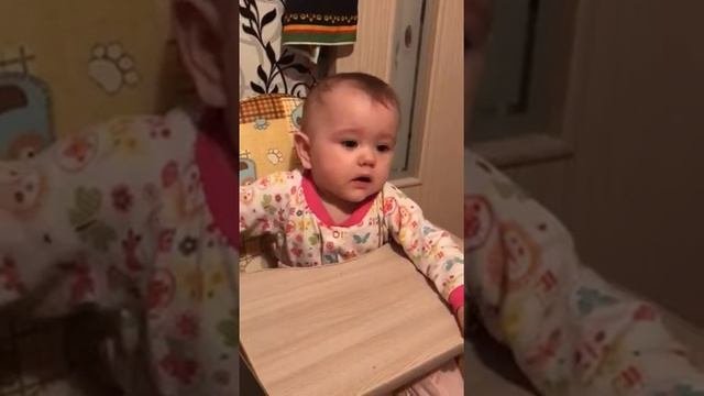 Моя внучка Любонька пробуем первый раз варенье с кизила